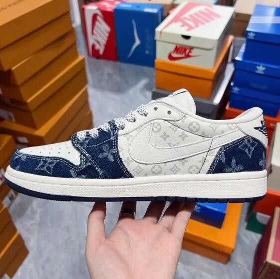 Air Jordan 1 Low 